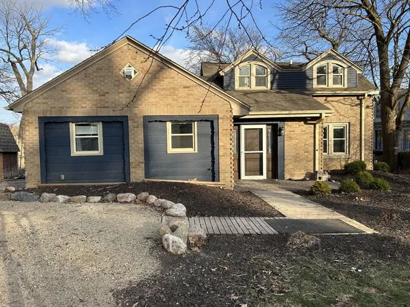 2110 North Peninsula ROAD, Oconomowoc, WI 53066