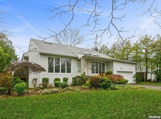 827 Longview Ave, Valley Stream, NY 11581