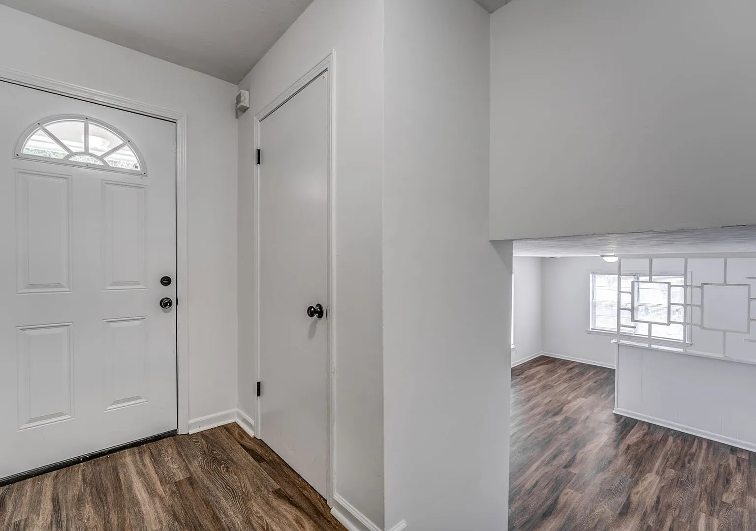 3240 Debby St — Photo 2