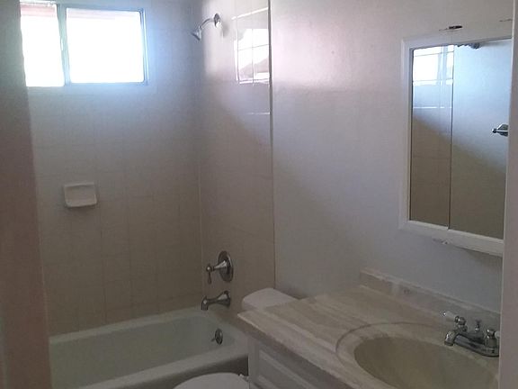 4th image of 916 E Campus Dr