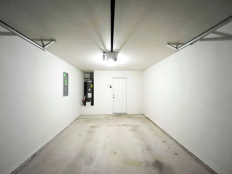 1509 Justin Loop #A — Photo 38