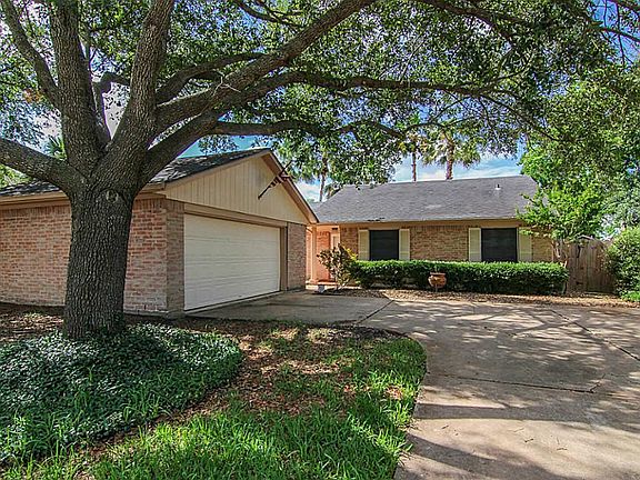 Brick exterior. Side-load 2 car detached garage makes use of this large front yard.