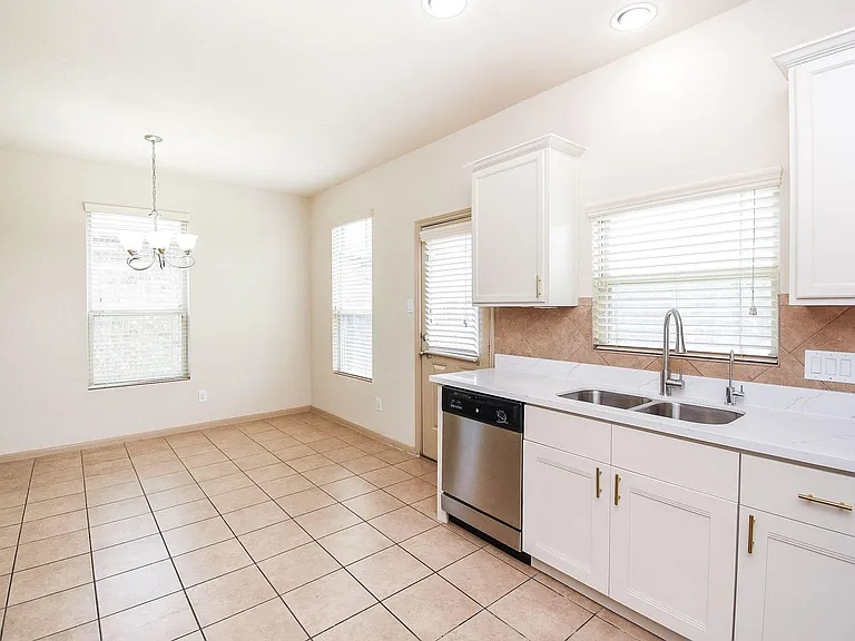 2106 Harmon Crest Ct — Photo 14