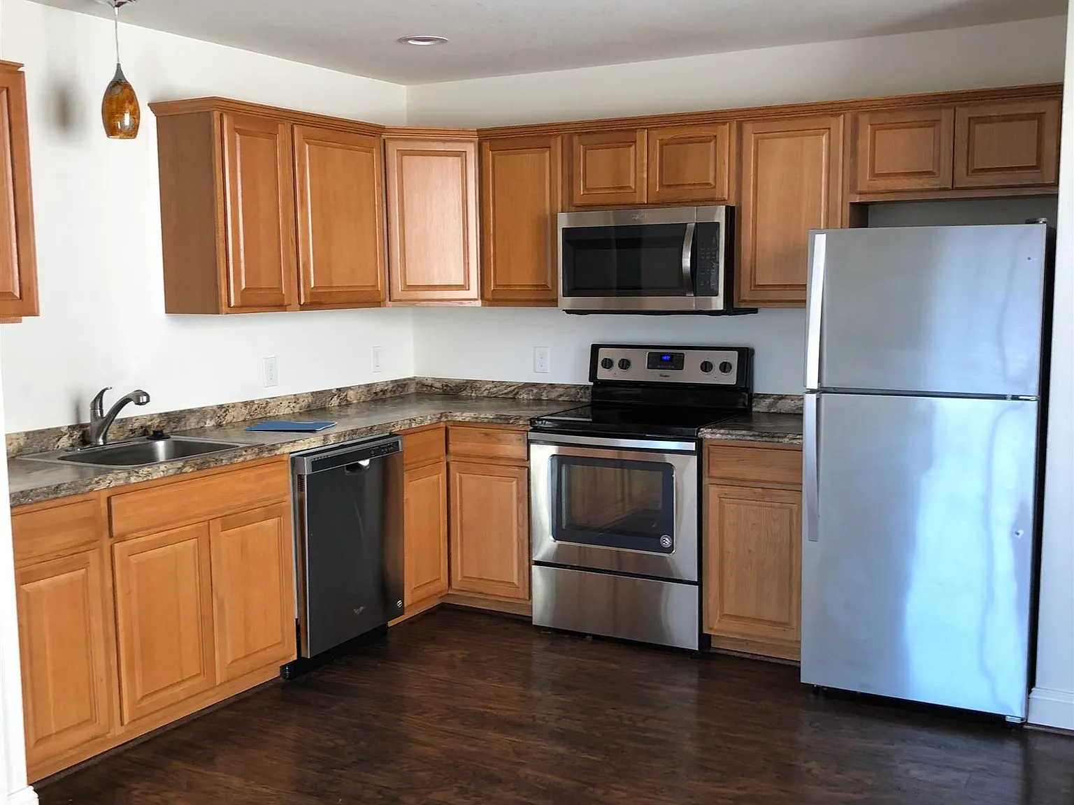 3 bed, 2.0 bath, 1250 sqft, $1,850 — Photo 2
