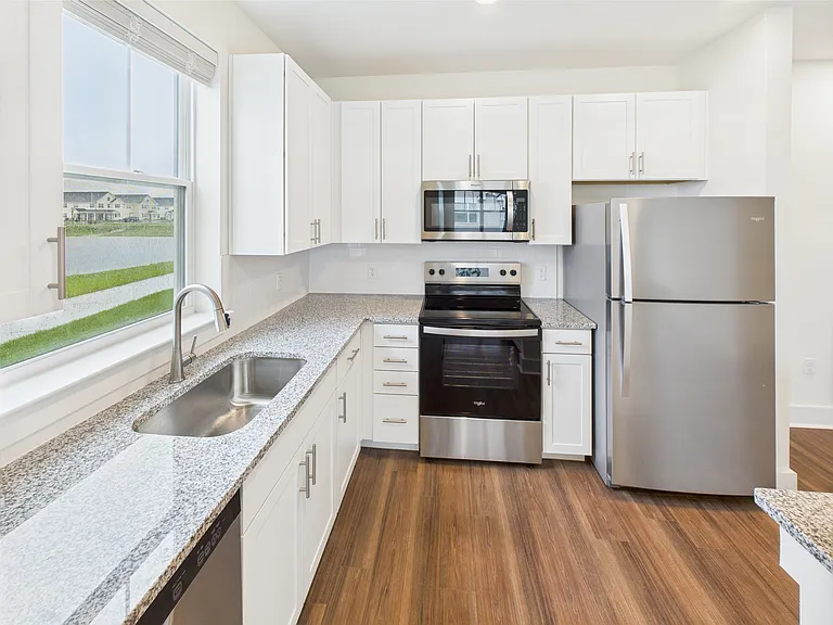 370 Arsdale Ave #28-104 — Photo 3