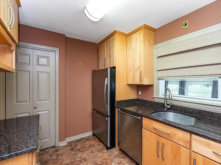 6814 Duke Dr — Photo 37