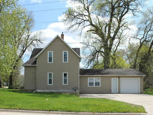 346 N 11th St, Forest City, IA 50436