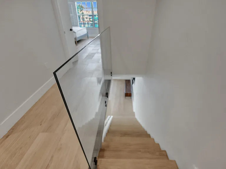 876 Jeffery St — Photo 14
