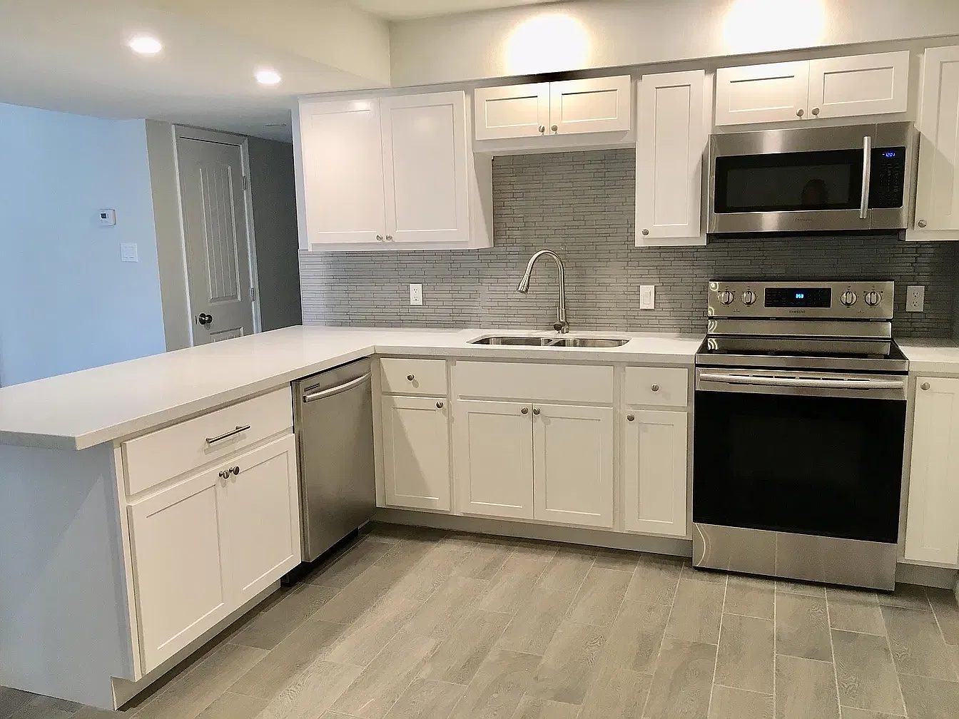 351 E Thomas Rd — Photo 2