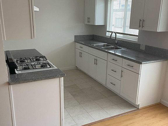 3rd image of 1115 Highland Oaks Dr APT 12