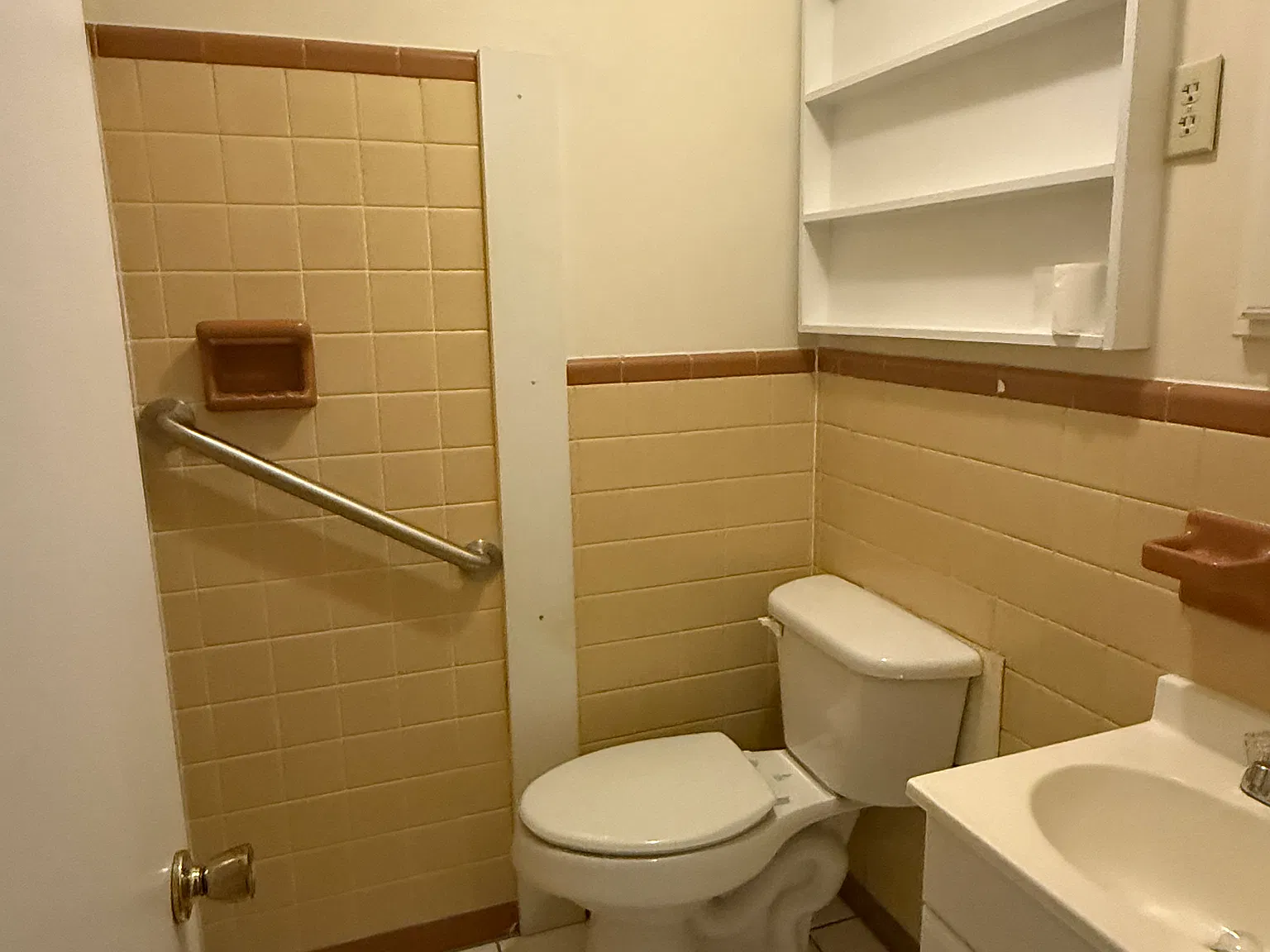3 bed, 1.5 bath, 1361 sqft, $1,600 — Photo 3