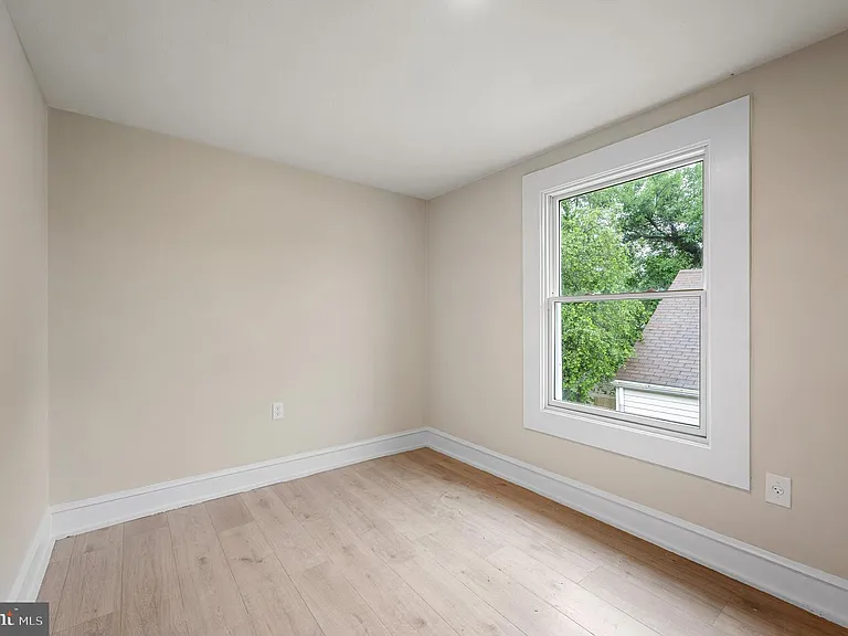 553 Highland Ave — Photo 16