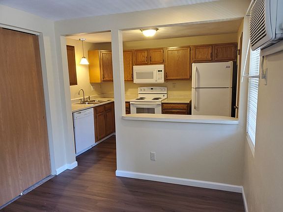 3rd image of 469 Glendale Dr #33