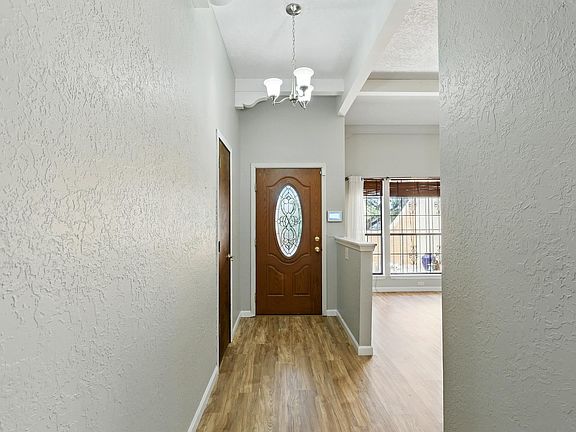 4th image of 4016 Lara Dr NE