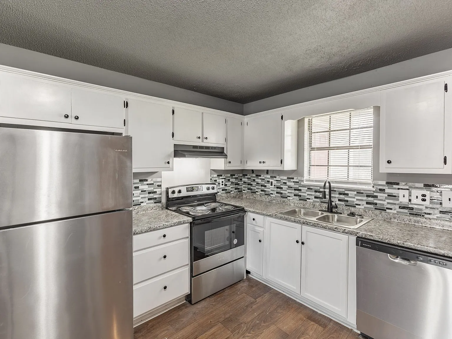 Greenbrier Apartments — Photo 4