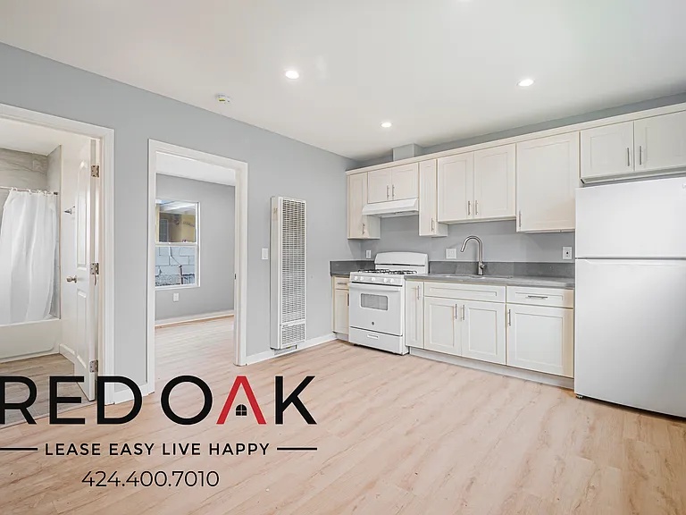 923 W 75th St #927-3/4 — Photo 1