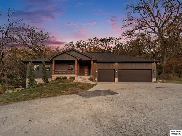 21924 Mayberry Cir, Elkhorn, NE 68022