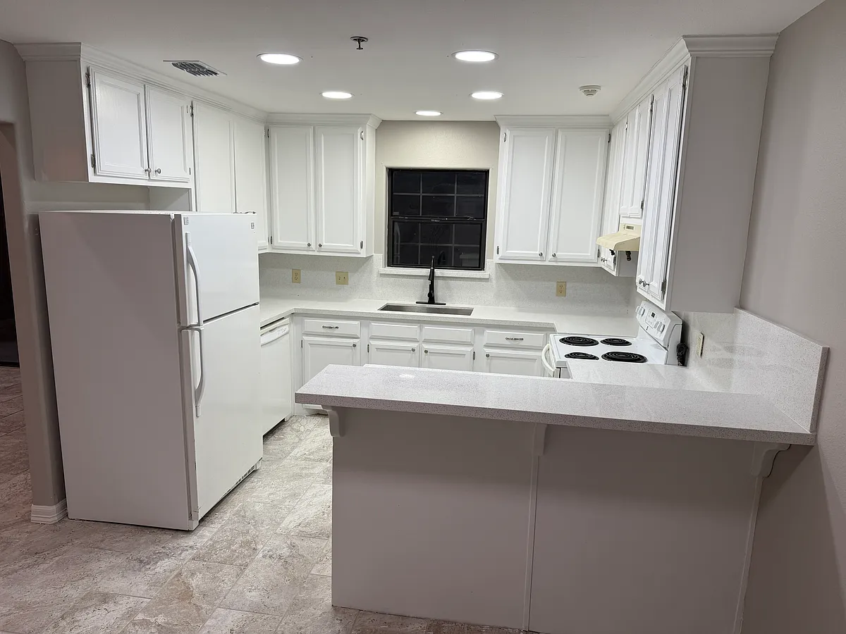 Building Photo - 2501 Blue Ridge Dr