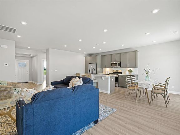 5th image of 2375 Watson Cir