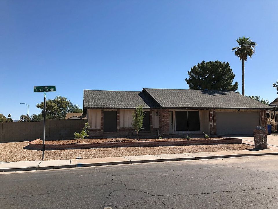 2nd image of 1249 N Freestone