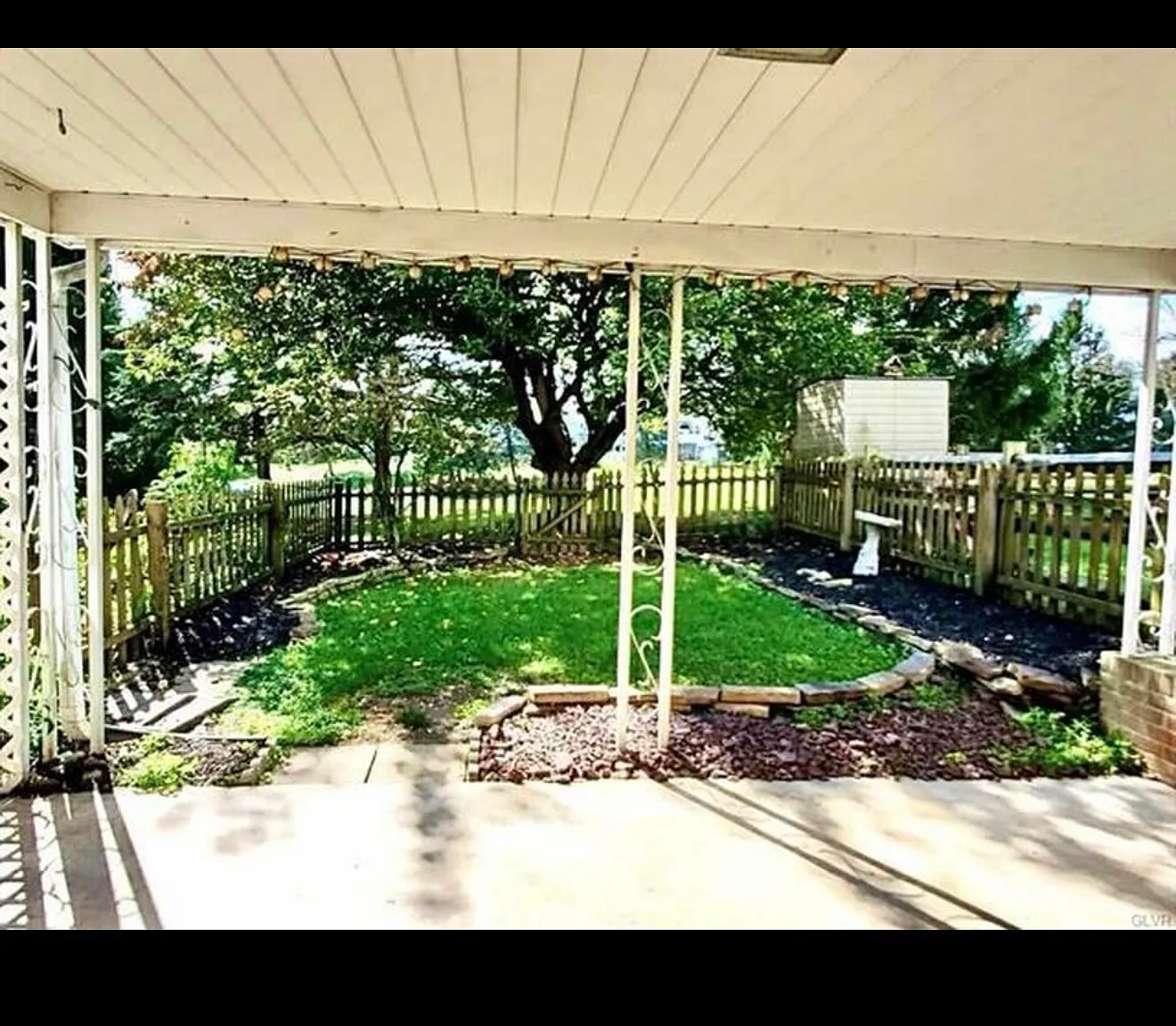 3 bed, 1.5 bath, 1400 sqft, $2,025 — Photo 3
