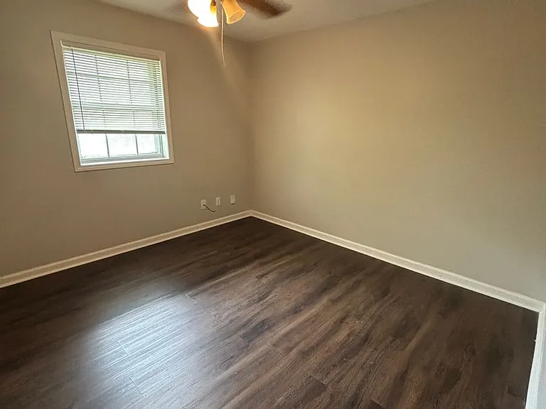 215 Louisville Rd — Photo 8
