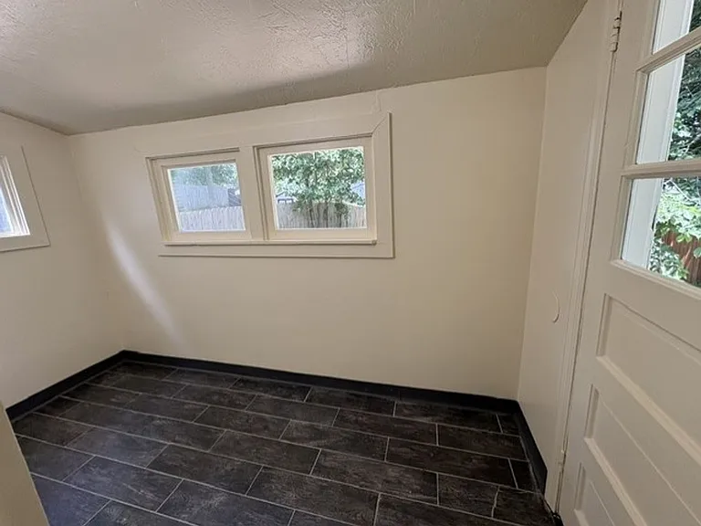 1282 Sawyer Ave — Photo 13