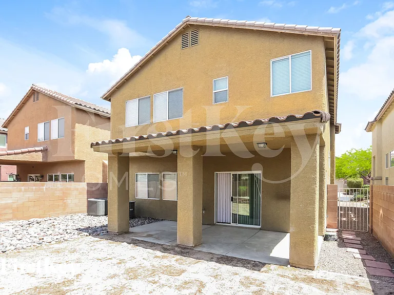 6425 Casamar St — Photo 14