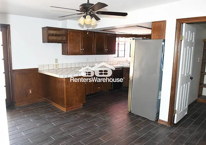 325 W Highland Ave — Photo 6