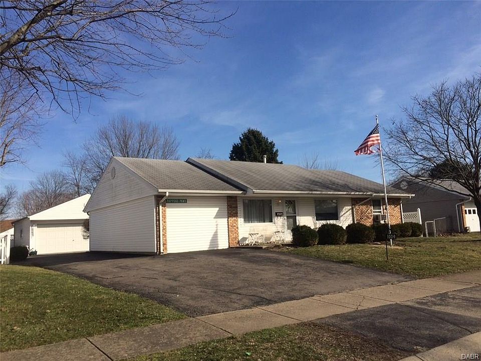1st image of 1004 White Pine St