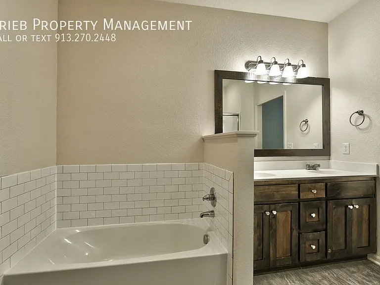 584 S Poplar St — Photo 29