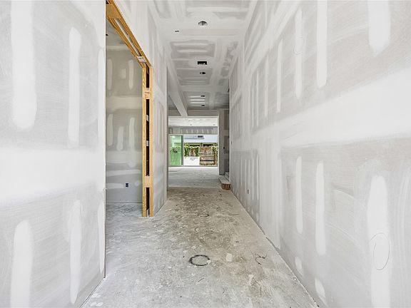 4th image of 2415 Elmen St