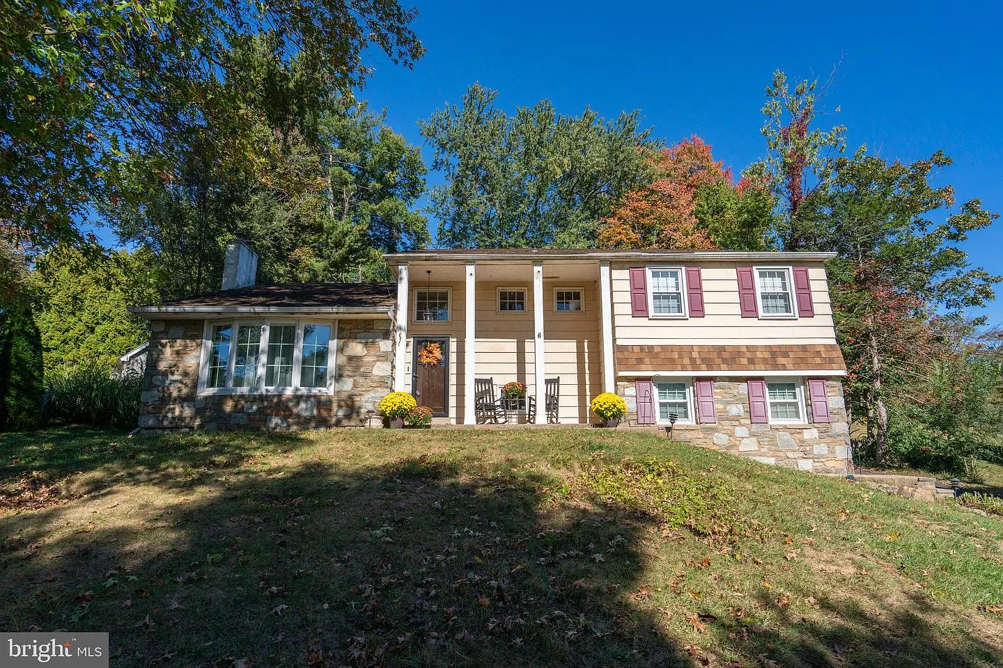 261 Fairhill Dr photo 1