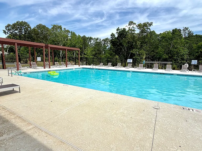 The community amenities are amazing.
Pool