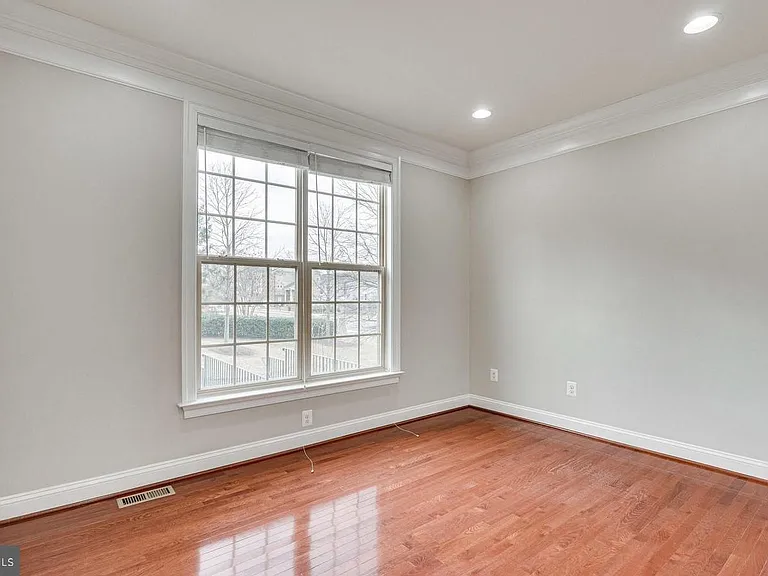 42695 Macauley Pl — Photo 11