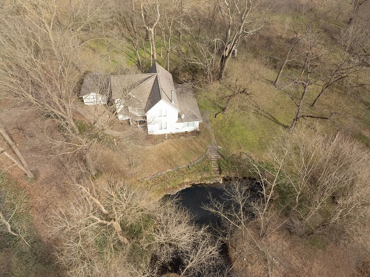 Building Photo - 17575 Aubrey Long Rd