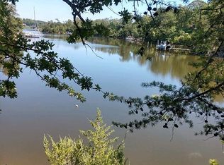 Forest Dr, Mollusk, VA 22517