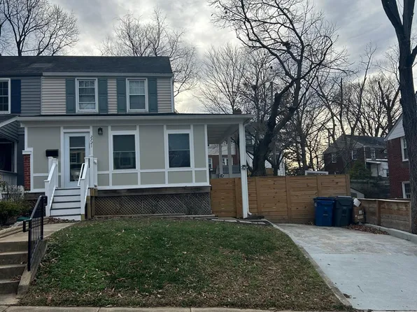 2721 Farnsworth Dr, Alexandria, VA 22303