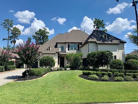 Welcome to your gorgeous new home in the highly desired area of The Woodlands Village of Creekside Park.