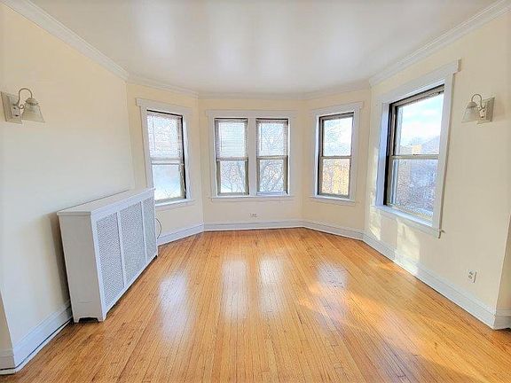5th image of 4801 N Washtenaw Ave #3W