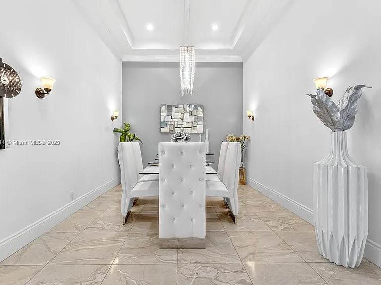 6313 Paradise Cv — Photo 10