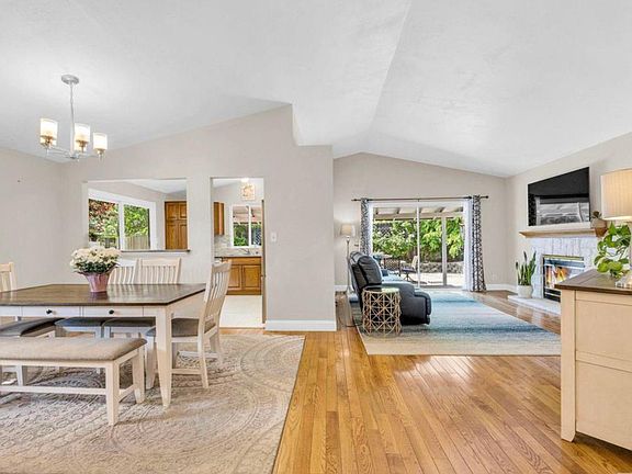 4th image of 6314 Chesterfield Ln