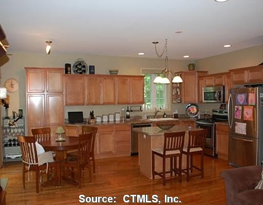 3rd image of 51 Sullivan Rd