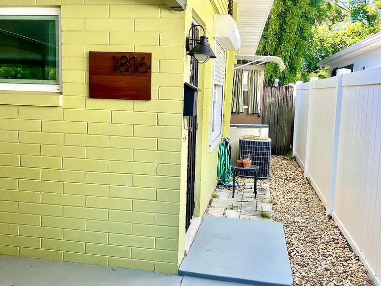 1816 Oregon St — Photo 8