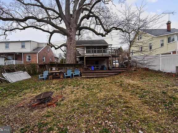 5th image of 736 Easley St