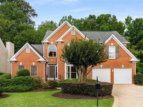 2381 Briarleigh Way, Dunwoody, GA 30338