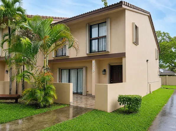 4710 Sheridan St #7, Hollywood, FL 33021