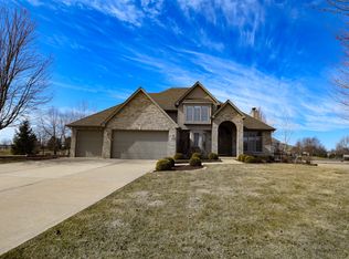 19042 S Saddlebrook Dr, Shorewood, IL 60404