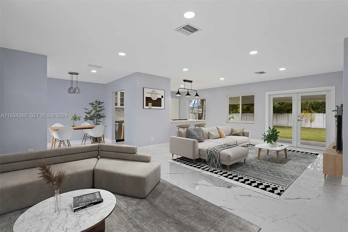3 bed, 2.0 bath, 1352 sqft, $3,975 — Photo 1