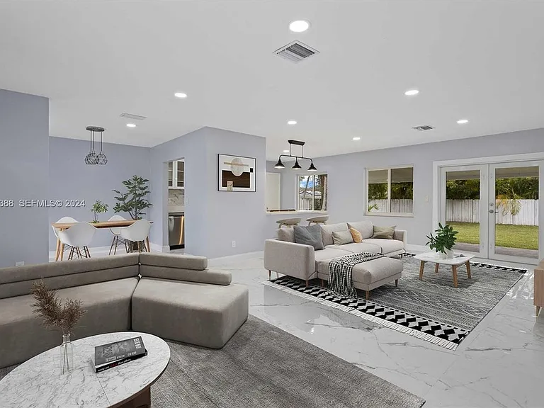 11403 SW 107th Ave — Photo 1